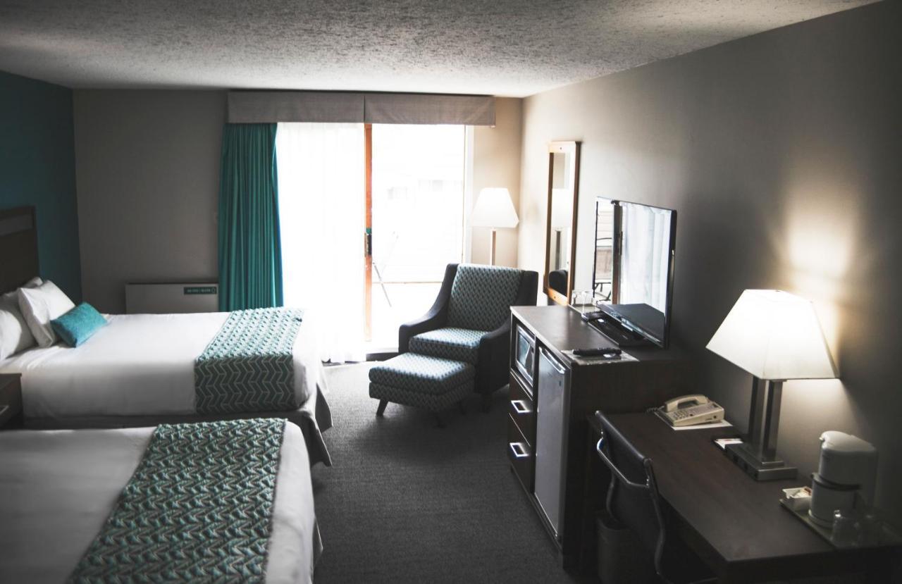 Ramada By Wyndham Quesnel Exterior foto