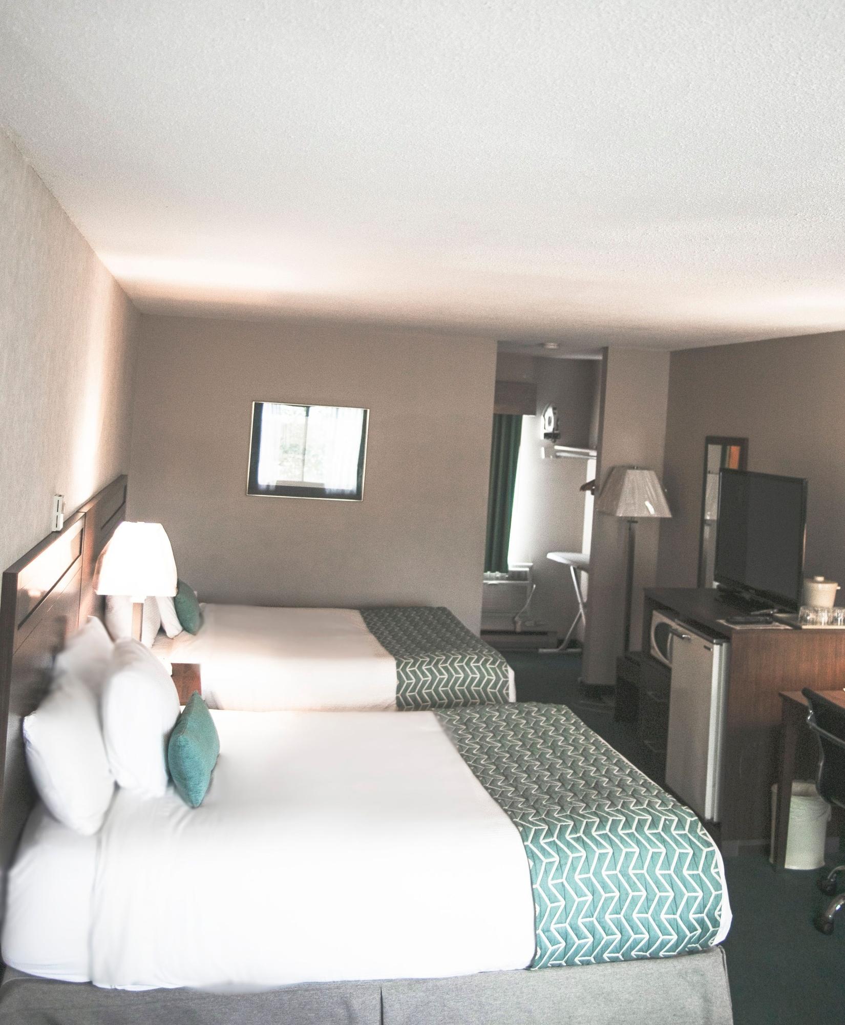 Ramada By Wyndham Quesnel Exterior foto