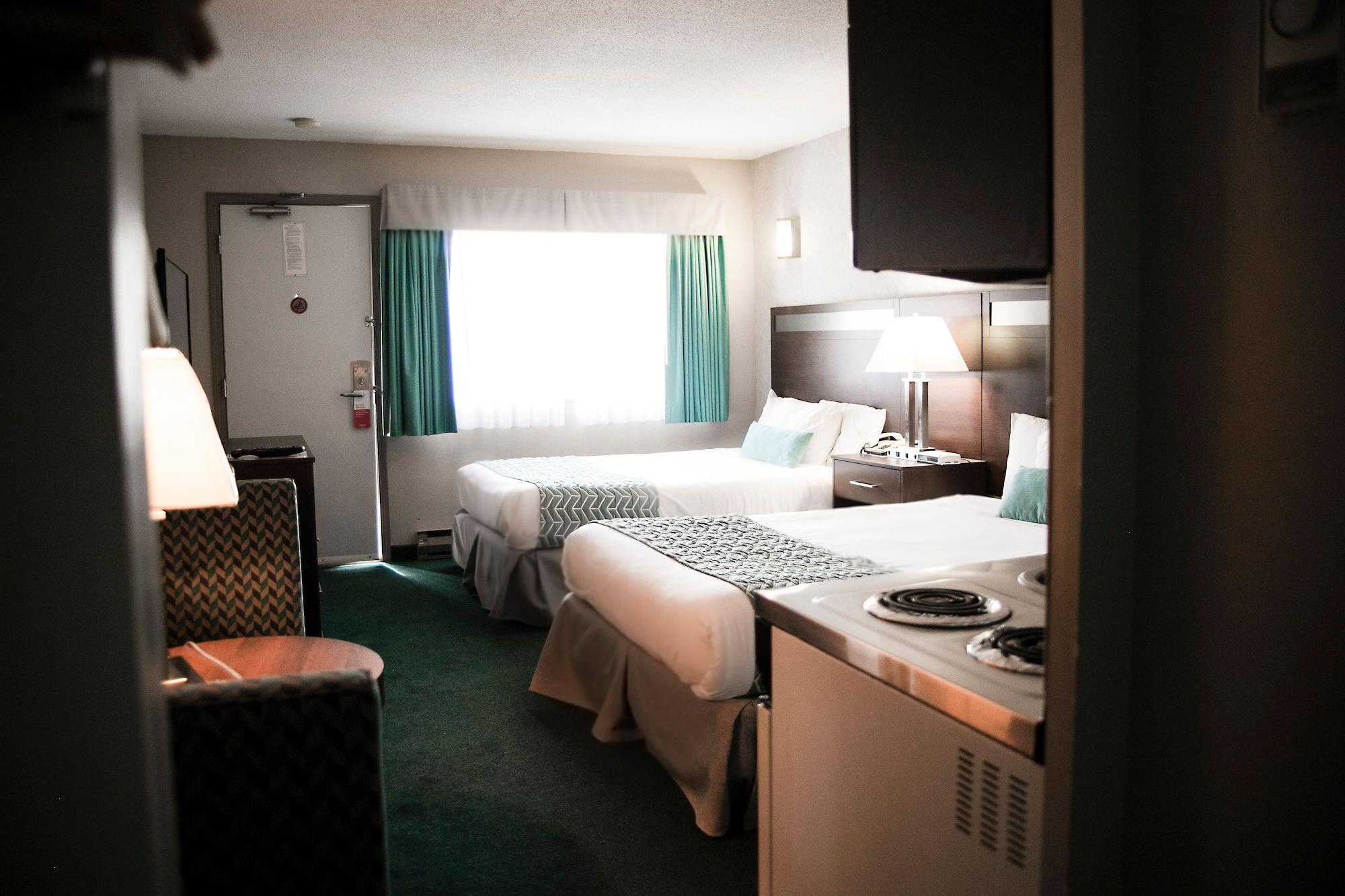 Ramada By Wyndham Quesnel Exterior foto